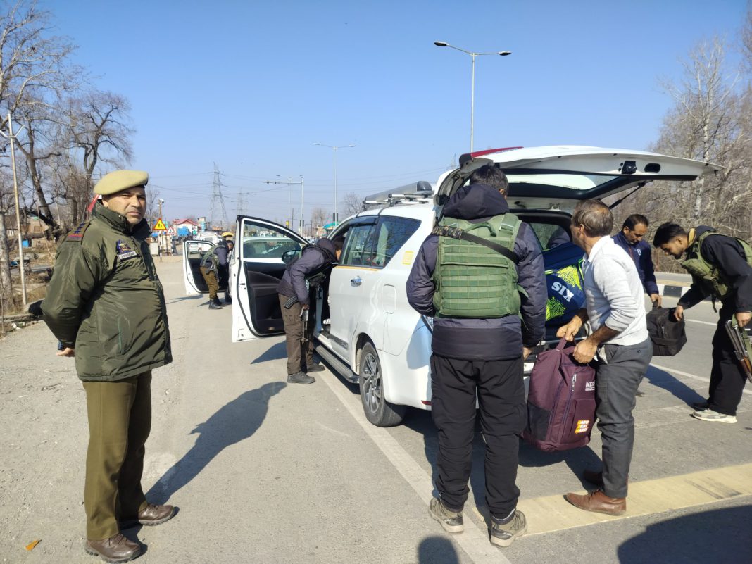 WhatsApp-Image-2026-01-08-at-12.33.16-PM-scaled Ahead of Republic Day security stepped up along Jammu–Srinagar NH-44 in Qazigund