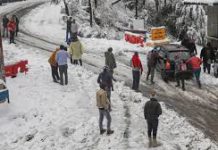 Traffic Halted on Jammu–Srinagar NH-44 Due to Frosty Conditions Traffic Halted on Jammu–Srinagar NH-44 Due to Frosty Conditions