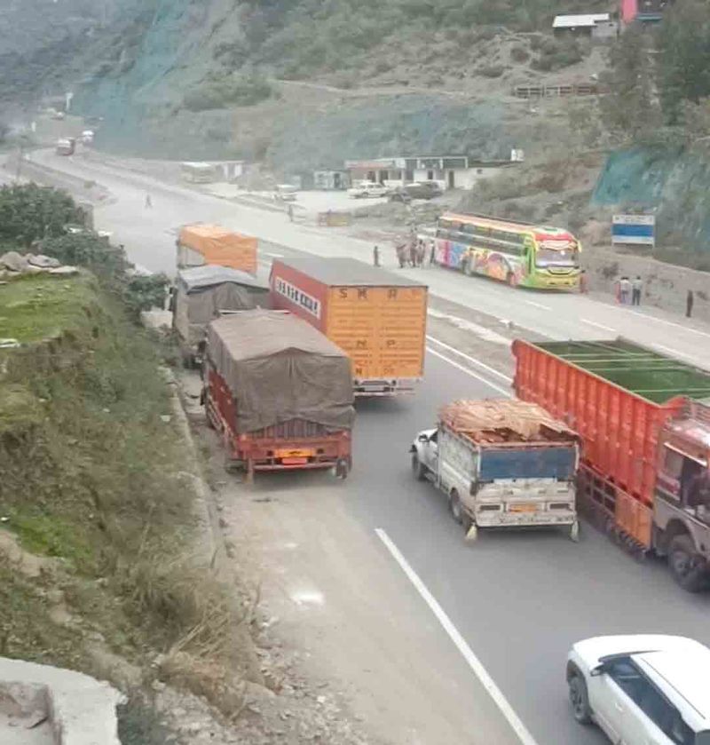 trafic Authorities Allow Two-Way Traffic on Jammu–Srinagar National Highway