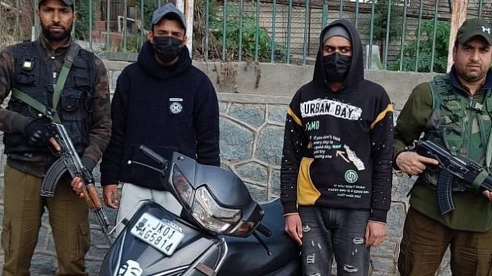Eve teasers arrested by Srinagar Police.