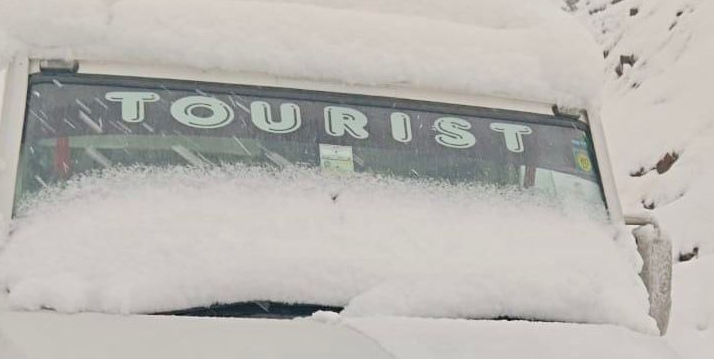 A Tourists tempo stuck in Qazikund amidst snowfall
