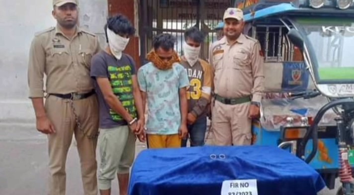 Men arrested by RS Pura police for looting woman