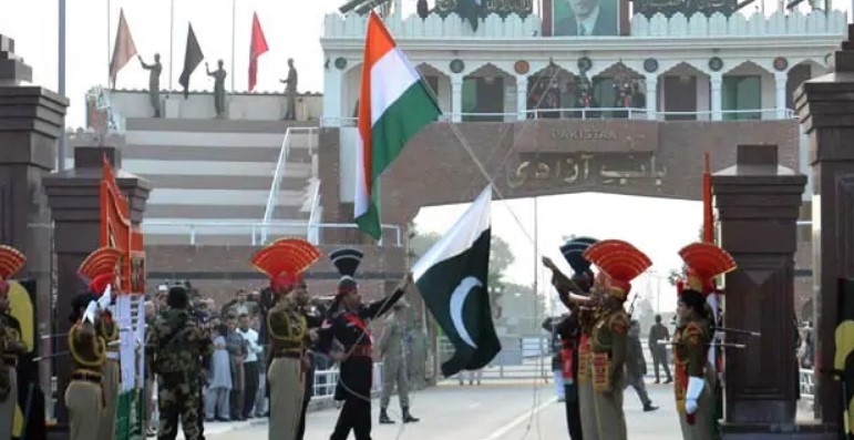 Flag lowering ceremony at Wagah border.