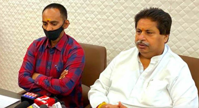 Raman Bhalla and Sahu addressing a press conference in Trikuta Nagar
