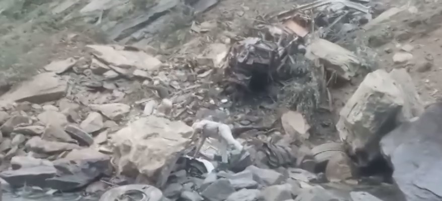 Truck fell in the gorge after mishap in Ramban