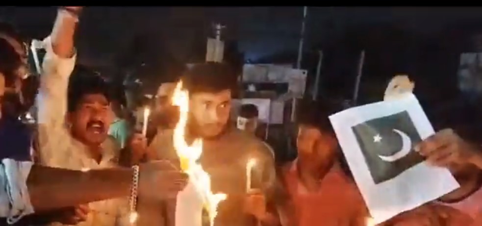 Bajrang Dal members staging protest in Jammu against Pakistan after Anantnag terror attack
