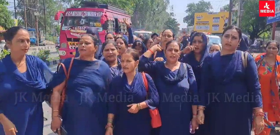 ASHA Workers staging protest in Kathua