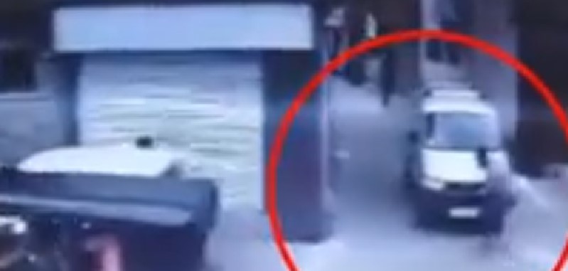 CCTC footage shows terrorist opening fire on the CRPF vehicle in Khanyar of Srinagar