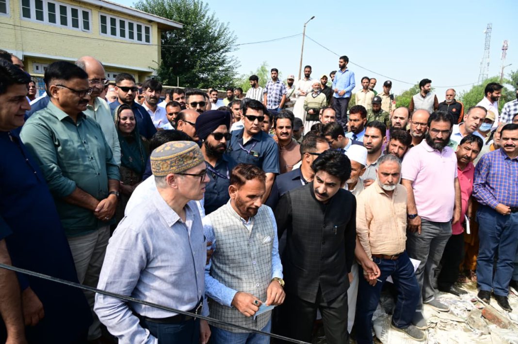 CM Omar Abdullah Visits Flood-Hit south, Reviews Relief Measures