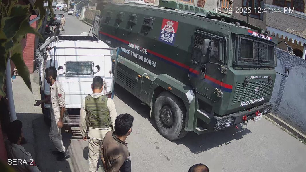 mirwaiz-denied-access-to-jama-masjid-for-second-consecutive-friday