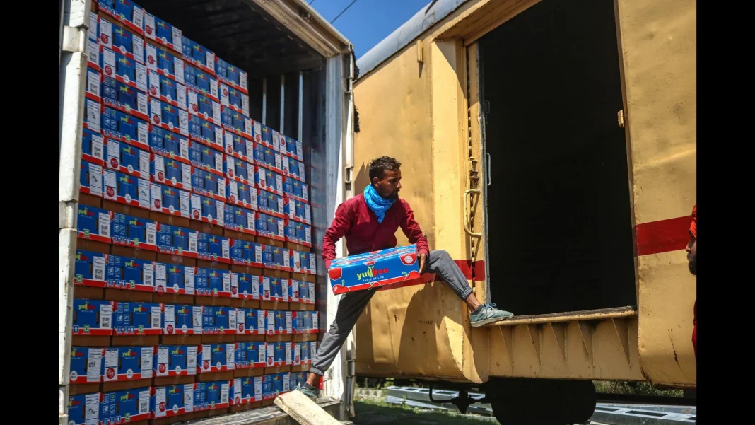 NH Closure: Around 2,000 tonnes of apples dispatched to mandis via railway, say Officials