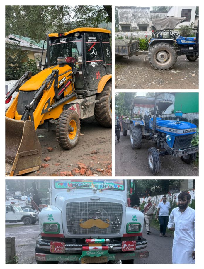 poonch-police-seizes-jcb-tipper-and-two-tractor-trolleys-involved-in-illegal-mining Poonch Police Seizes JCB Tipper and Two Tractor Trolleys Involved in Illegal Mining