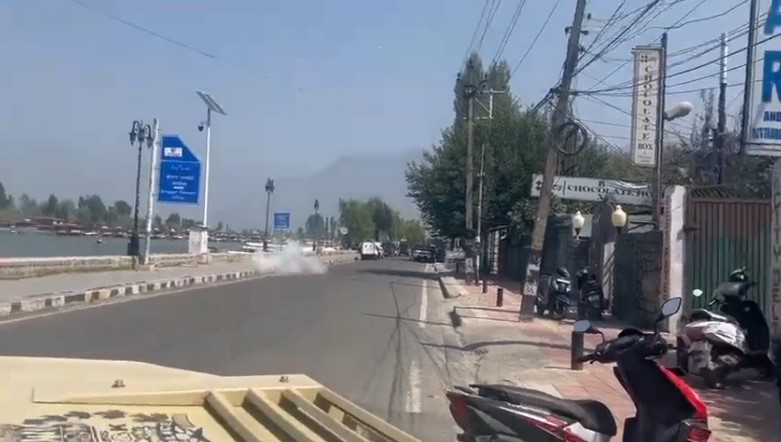 suspicious-object-near-dal-lake-destroyed-in-controlled-explosion Suspicious Object Near Dal Lake Destroyed in Controlled Explosion