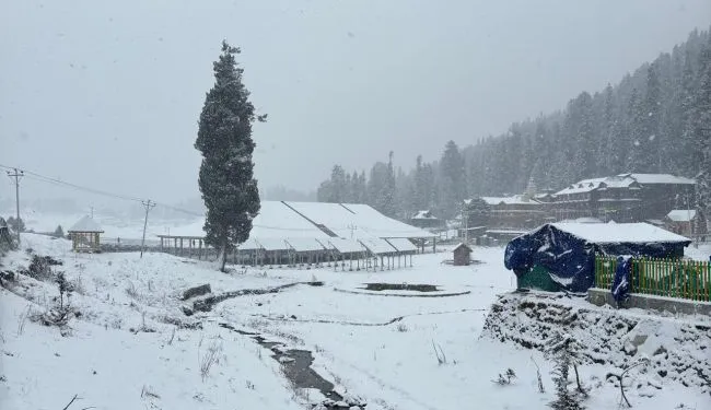 Gulmarg-Snow_g Jammu Kashmir’s upper reaches receive fresh snowfall
