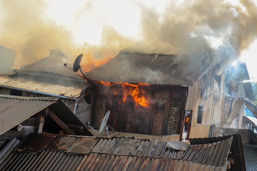 Srinagar-fire-incident-860x573 Two Residential Houses Gutted in Massive Fire at Naikbagh Srinagar