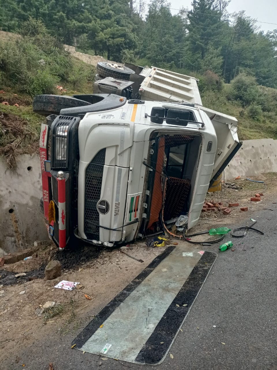 accident Dumper Overturns at Amar Chashma, Helper Injured; Driver Absconds