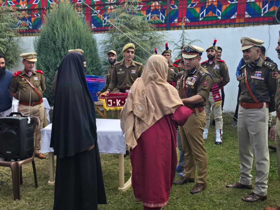 Police Commemoration Day Observed in Police District Awantipora