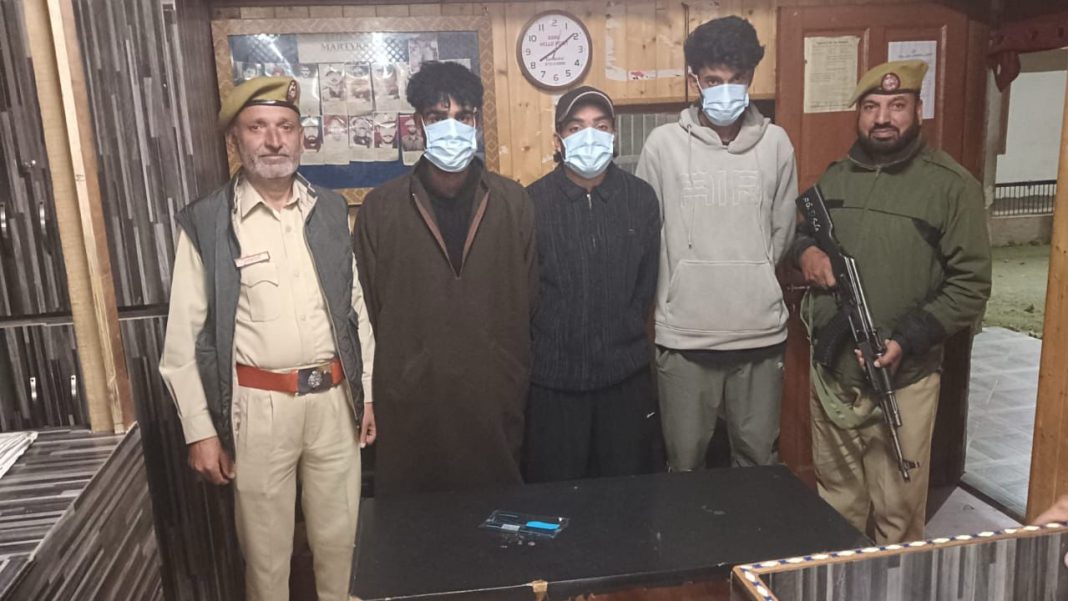 Police, Detains Members of 16/96 Group of Miscreanst at Ganderbal Involved in Harassment of Tourists and Visitors
