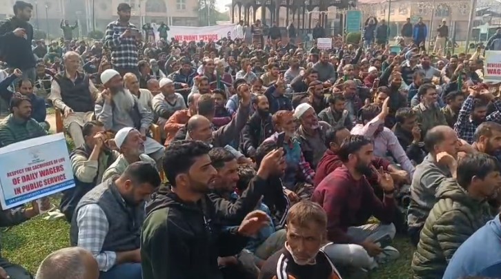protest3 EJAC Holds Peaceful Protest at Kashmir Hut, Srinagar