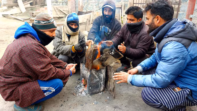 kashmircold Kashmir Reels Under Intense Cold; Srinagar Drops to -2.8°C