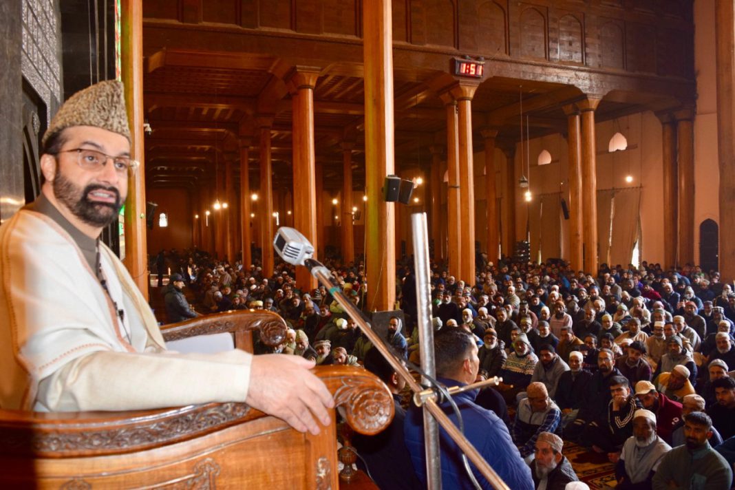 Mirwaiz urges authorities to stop the harassment of Kashmiris across India