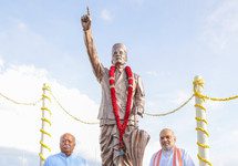Amit Shah and Mohan Bhagwat Unveil Veer Savarkar Statue Amit Shah and Mohan Bhagwat Unveil Veer Savarkar Statue