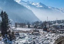 Kashmir in Deep Freeze Again as Temperatures Slide; Pulwama Coldest at -5.5°C Kashmir in Deep Freeze Again as Temperatures Slide; Pulwama Coldest at -5.5°C