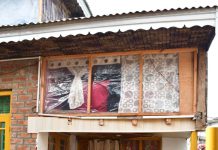 𝙎𝙧𝙞𝙣𝙖𝙜𝙖𝙧𝙋𝙤𝙡𝙞𝙘𝙚 𝘼𝙩𝙩𝙖𝙘𝙝𝙚𝙨 𝙋𝙧𝙤𝙥𝙚𝙧𝙩𝙮 𝙤𝙛 𝙉𝙤𝙩𝙤𝙧𝙞𝙤𝙪𝙨 𝘿𝙧𝙪𝙜 𝙋𝙚𝙙𝙙𝙡𝙚𝙧 𝙒𝙤𝙧𝙩𝙝 ₹75 𝙇𝙖𝙠𝙝𝙨 𝙎𝙧𝙞𝙣𝙖𝙜𝙖𝙧𝙋𝙤𝙡𝙞𝙘𝙚 𝘼𝙩𝙩𝙖𝙘𝙝𝙚𝙨 𝙋𝙧𝙤𝙥𝙚𝙧𝙩𝙮 𝙤𝙛 𝙉𝙤𝙩𝙤𝙧𝙞𝙤𝙪𝙨 𝘿𝙧𝙪𝙜 𝙋𝙚𝙙𝙙𝙡𝙚𝙧 𝙒𝙤𝙧𝙩𝙝 ₹75 𝙇𝙖𝙠𝙝𝙨