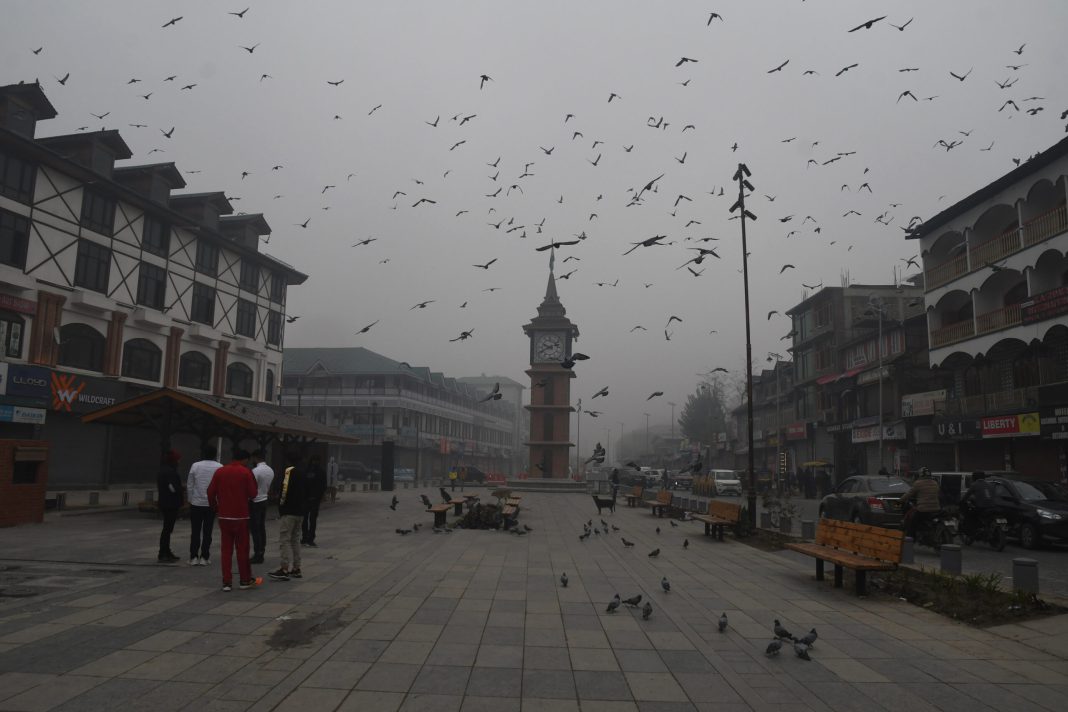 Cold Wave Tightens Grip Over Kashmir, Srinagar Shivers at -4°C