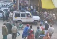 Tension at Mendhar Bus Stand After Clash Between Transport Agents Tension at Mendhar Bus Stand After Clash Between Transport Agents