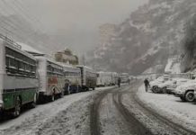Jammu-Srinagar NH-44 Closed Due to Fresh Snowfall Near Navyug Tunnel Jammu-Srinagar NH-44 Closed Due to Fresh Snowfall Near Navyug Tunnel