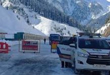 Traffic Restored on Srinagar–Leh Highway After Snowfall Traffic Restored on Srinagar–Leh Highway After Snowfall
