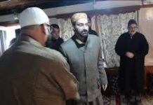 Mirwaiz-e-Kashmir visits Pampore, Offers condolences with Molana Riyaz Hamadani Mirwaiz-e-Kashmir visits Pampore Offers condolences with Molana Riyaz Hamadani