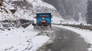 images (7) Mughal Road Remains Closed as Snow Accumulation Blocks Traffic
