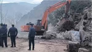 images (9) Landslide Forces Closure of Jammu–Poonch Highway at Kalai