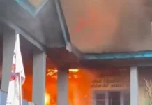 Qazigund Fire Mishap: Two Firefighters Injured During Dousing Operation Qazigund Fire Mishap: Two Firefighters Injured During Dousing Operation