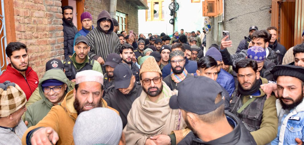 Mirwaiz Expresses Deep Anguish Over Nowhatta and Chattabal Fire Incidents, Calls for Better Preparedness of Fire Dept
