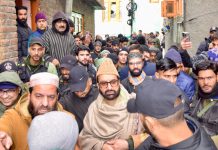 Mirwaiz Expresses Deep Anguish Over Nowhatta and Chattabal Fire Incidents, Calls for Better Preparedness of Fire Dept Mirwaiz Expresses Deep Anguish Over Nowhatta and Chattabal Fire Incidents, Calls for Better Preparedness of Fire Dept