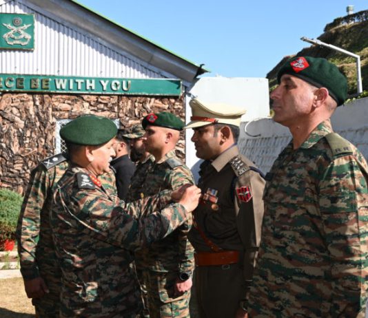 J&K | Army Chief Reviews Counter-Terror Ops, Deliberates On Infusion Of Advanced Tech J&K | Army Chief Reviews Counter-Terror Ops, Deliberates On Infusion Of Advanced Tech