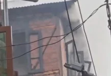 Six Houses Damaged in Habakadal Fire; Fireman Among Three Injured Six Houses Damaged in Habakadal Fire; Fireman Among Three Injured